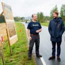 Det ble også et stopp hos landskapskunstneren Gunnbjørn Ånerud. Foto: Vegard Wivestad Grøtt / NTB scanpix